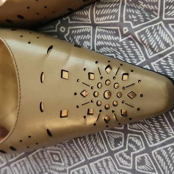 Metalic gold with tan leather upper heels - Picture 2 of 6